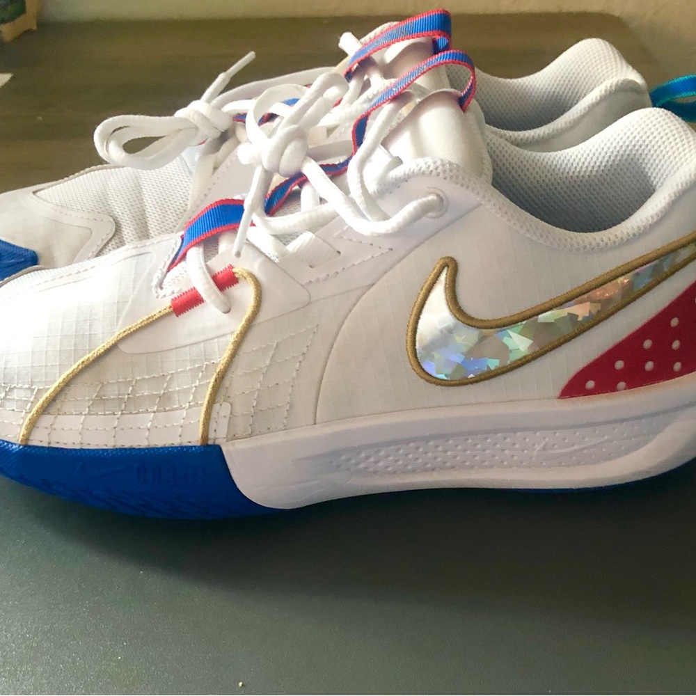 Nike G.T. Cut 3 SE Youth Size 7Y,  Basketball Shoes . READ DESCRIPTION